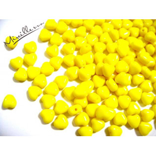 Srdíčka - korálky žluté, 6x6mm