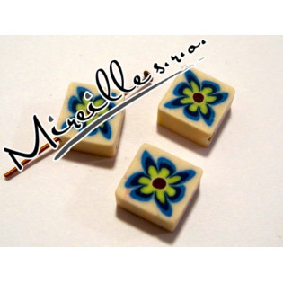 Fimo čtvereček smetanový s modrou květinou, 10 mm