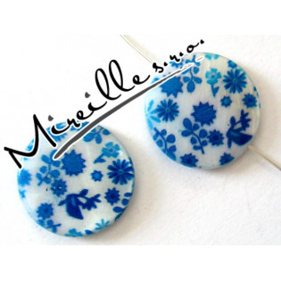 Perleťová placička s bílo/modrou květinou, 20 mm