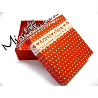 Dárková krabička červená s puntíky, 7,5x6,5 cm