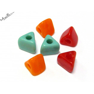 Skleněný korálek trojúhelník, mix 3 barev, 10x10 mm